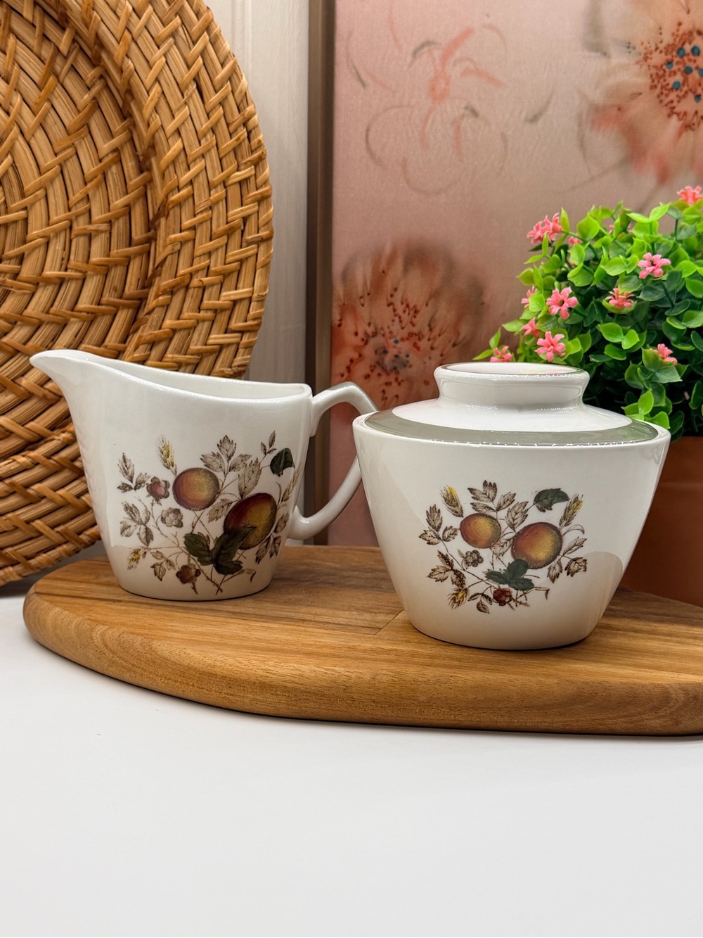 Vintage Alfred Meakin Hereford Sugar Bowl & Creamer Set England